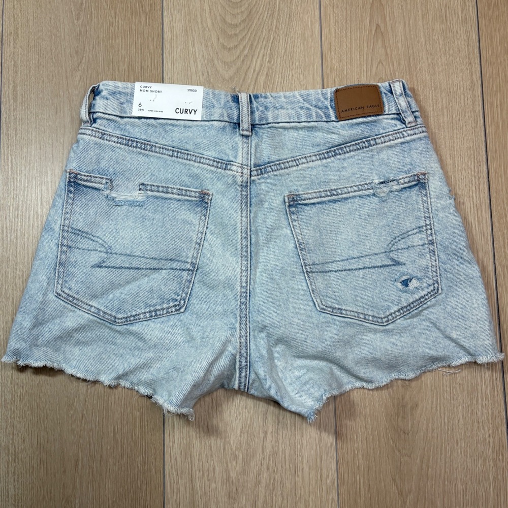 American Eagle Curvy Mom Shorts Light Wash Distressed Super High Rise Size 6 28W